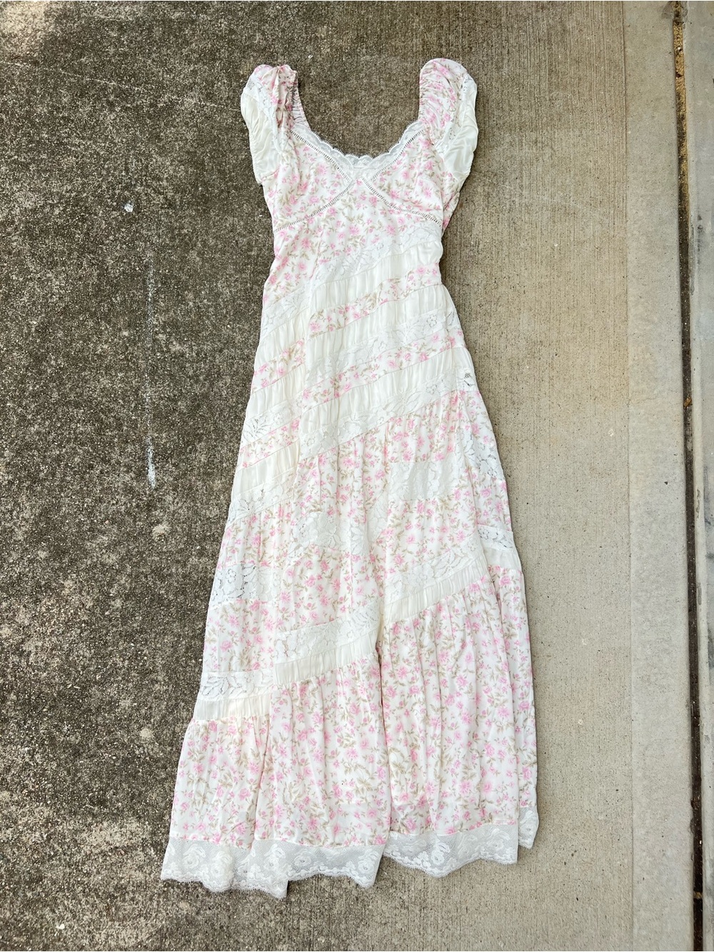 NWT Altar’d State Ellora Floral Lace Trim Tiered Maxi Dress Ivory Pink Small